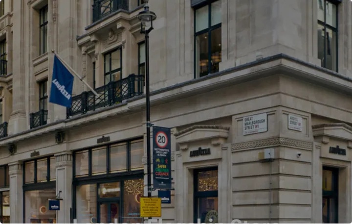 Flagowy sklep w Londynie